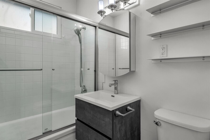 More Photos Of 13000 Valleyheart Dr, Studio City Apartments For Sale