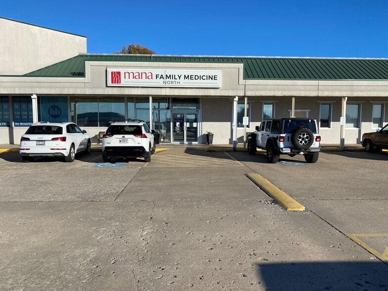 Primary Photo Of 3340 N College Ave, Fayetteville Storefront For Lease