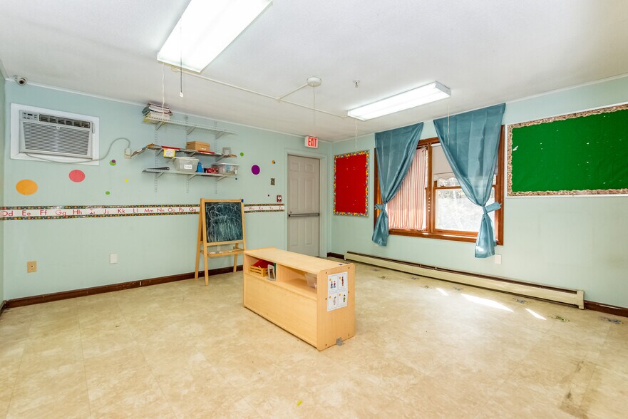 More Photos Of 105 Durham Rd, Dover Daycare Center For Sale