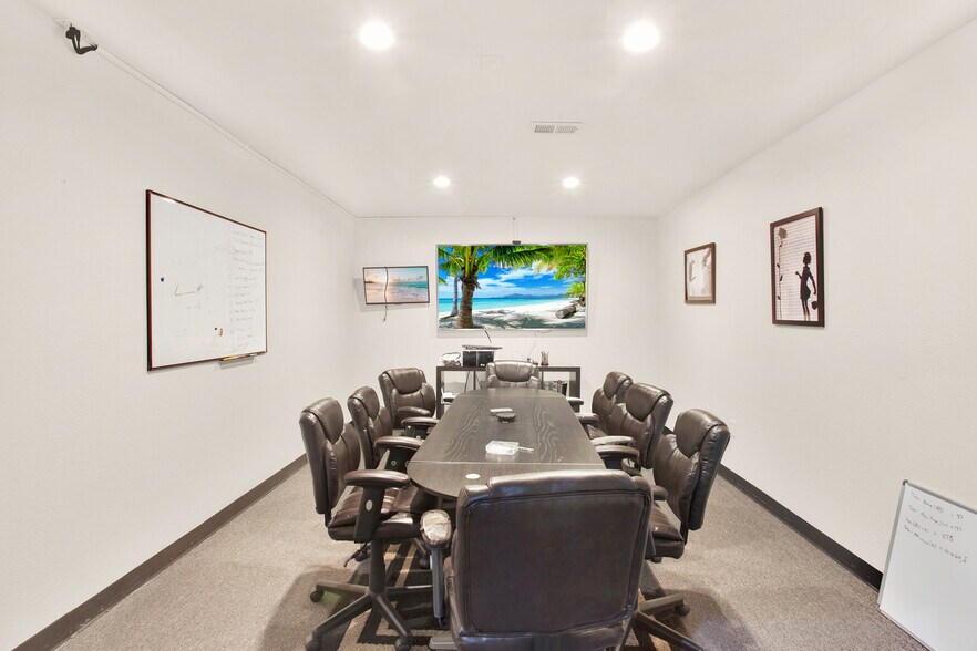 More Photos Of 1300 El Paso St, South Houston Warehouse For Sale