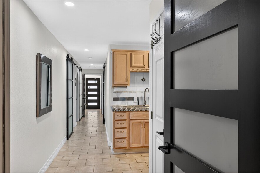 More Photos Of 2217 Sealy St, Galveston Office Residential For Sale