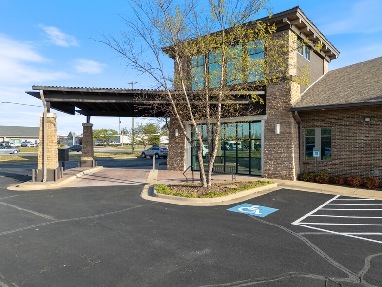More Photos Of 2701 SE J St, Bentonville Office For Lease