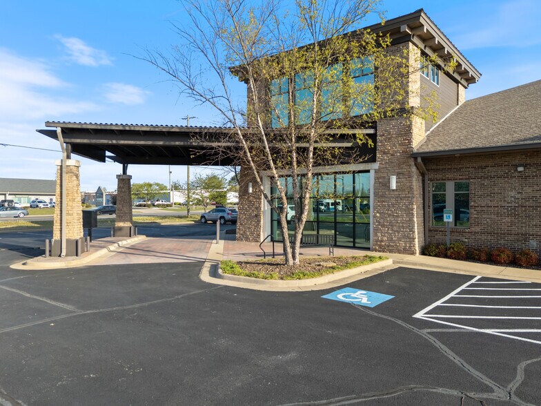 More Photos Of 2701 SE J St, Bentonville Loft Creative Space For Lease
