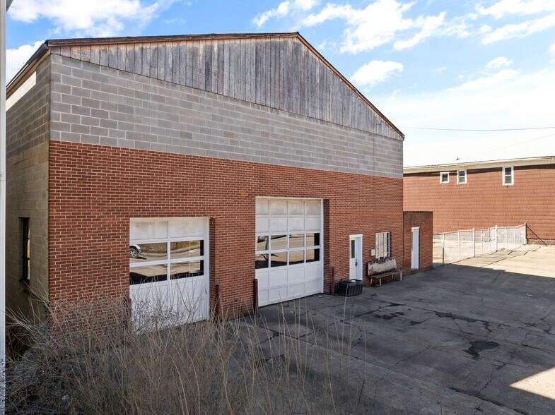 More Photos Of 512 National Rd, Wheeling Flex For Sale