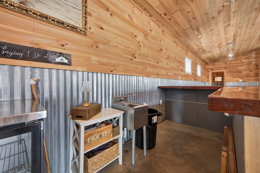More Photos Of 639 Wagon Wheel Rd, Elk Creek Lodge Meeting Hall For Sale