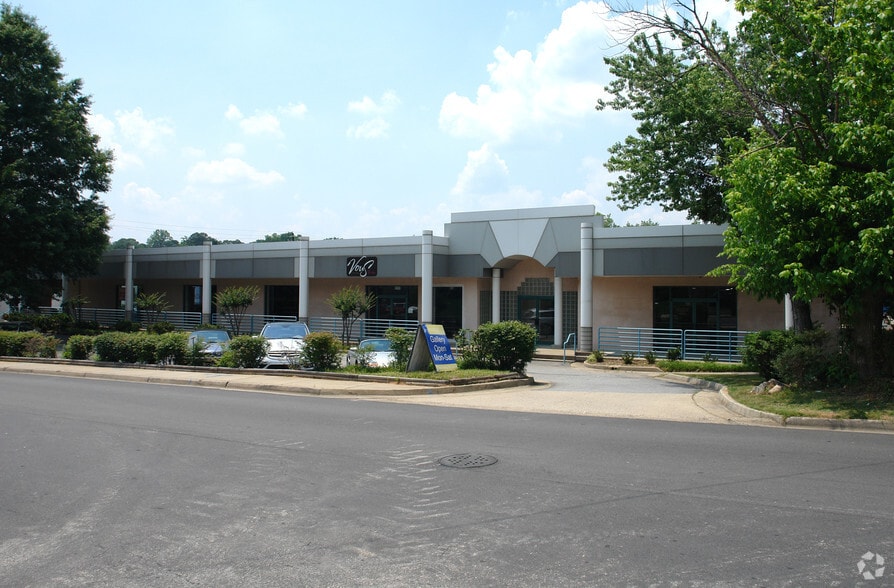 More Photos Of 690 Miami Cir NE, Atlanta Storefront For Lease