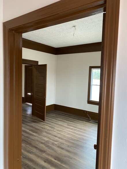 More Photos Of 530 W Taylor St, Griffin Auto Dealership For Lease