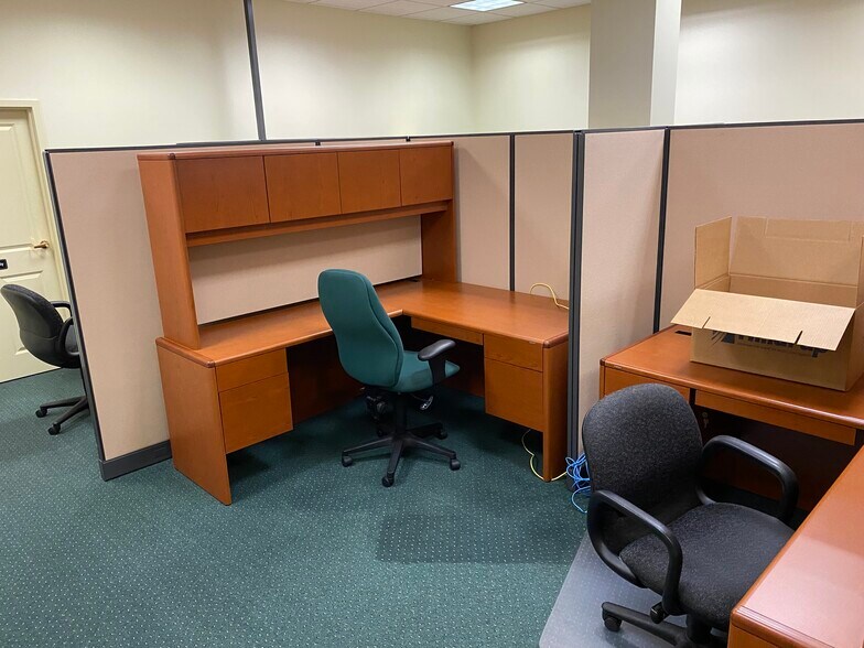 More Photos Of 14231 Willard Rd, Chantilly Light Distribution For Lease