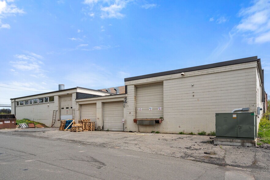 More Photos Of 109 Talcott Rd, West Hartford Manufacturing For Sale