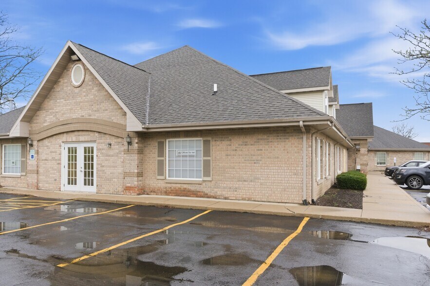 More Photos Of 1640 Willow Circle Dr, Crest Hill Medical For Sale