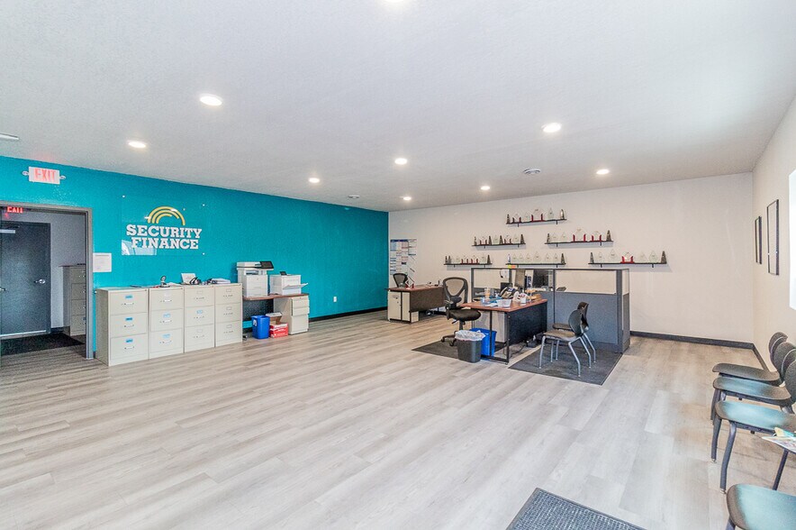 More Photos Of 1186 N Shawano St, New London General Retail For Lease