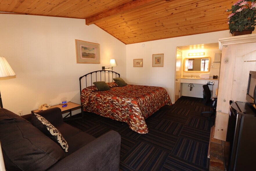 More Photos Of 410 Fremont St, Tombstone Hotel For Sale