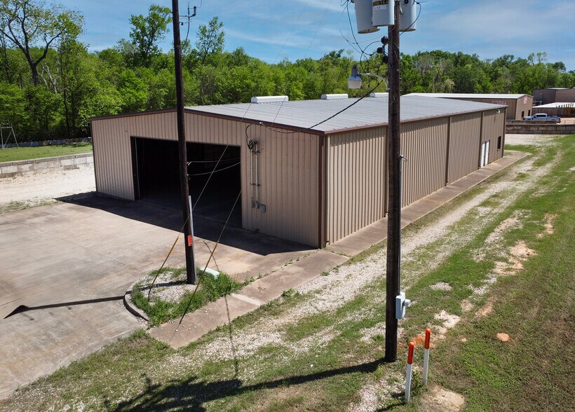More Photos Of 15503 TX-110, Whitehouse Warehouse For Lease