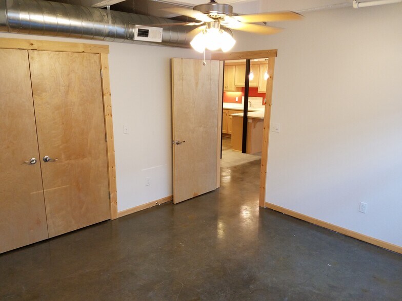 More Photos Of 735 SW Jackson St, Topeka Apartments For Sale