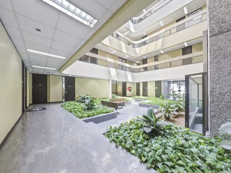 More Photos Of 6100 Corporate Dr, Houston Office For Sale