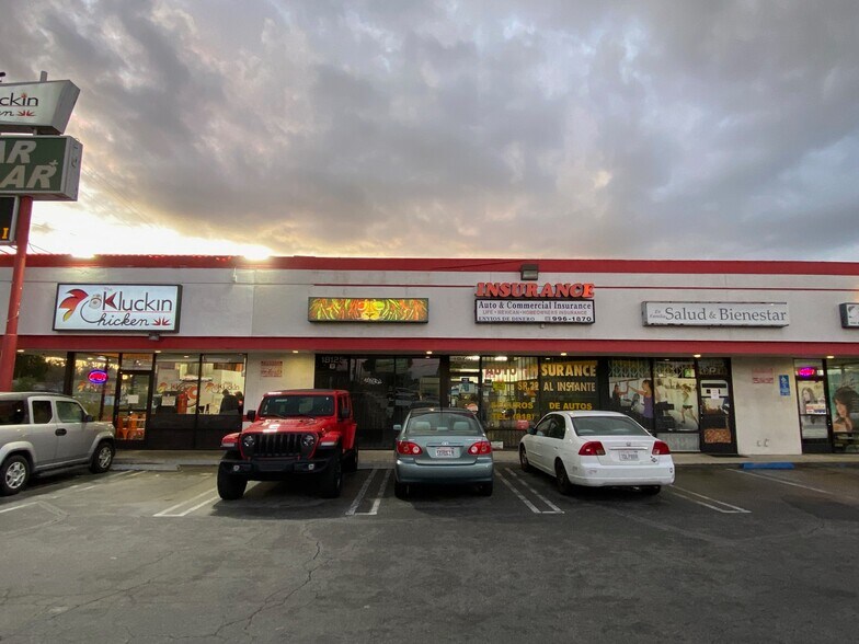 Primary Photo Of 18125 Saticoy St, Reseda General Retail For Lease