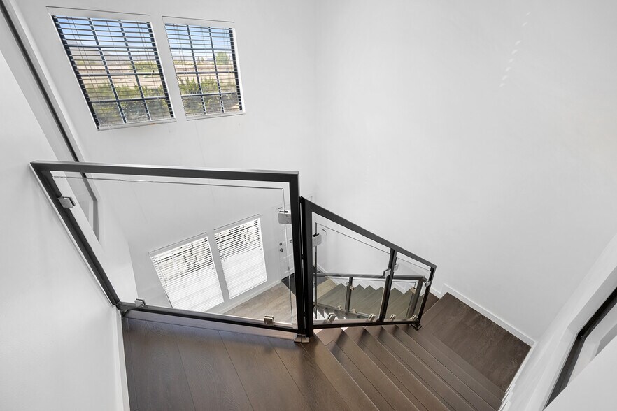 More Photos Of 207 W Alameda Ave, Burbank Office For Sale