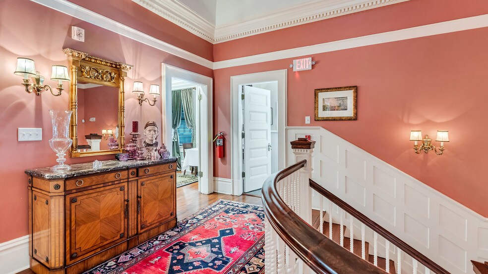 More Photos Of 119 E 37th St, Savannah Restaurant For Sale