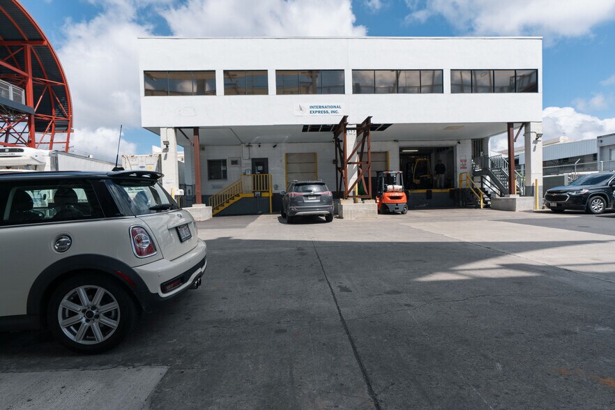 More Photos Of 2613 Waiwai Loop, Honolulu Warehouse For Sale