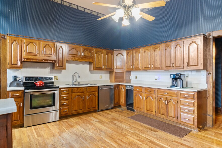 More Photos Of 639 Tower St, Tazewell Specialty For Sale