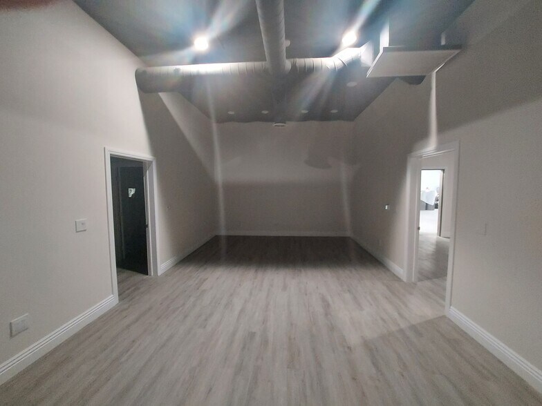 More Photos Of 1616 E Los Angeles Ave, Simi Valley Freestanding For Lease