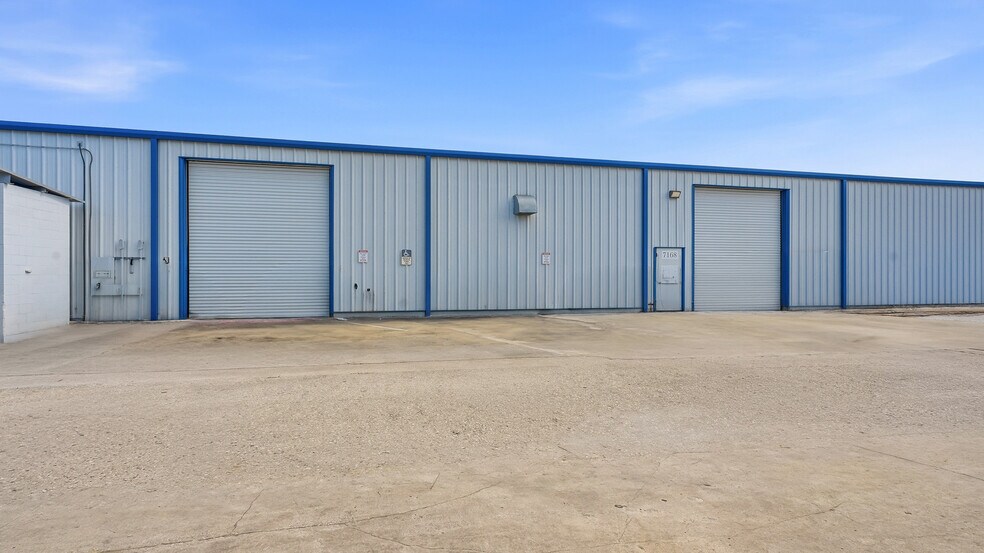 More Photos Of 7168 15th St E, Sarasota Manufacturing For Lease