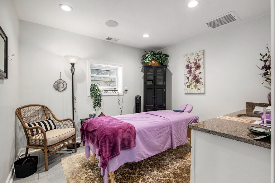 More Photos Of 149 W Saint Clair St, Romeo Medical For Sale