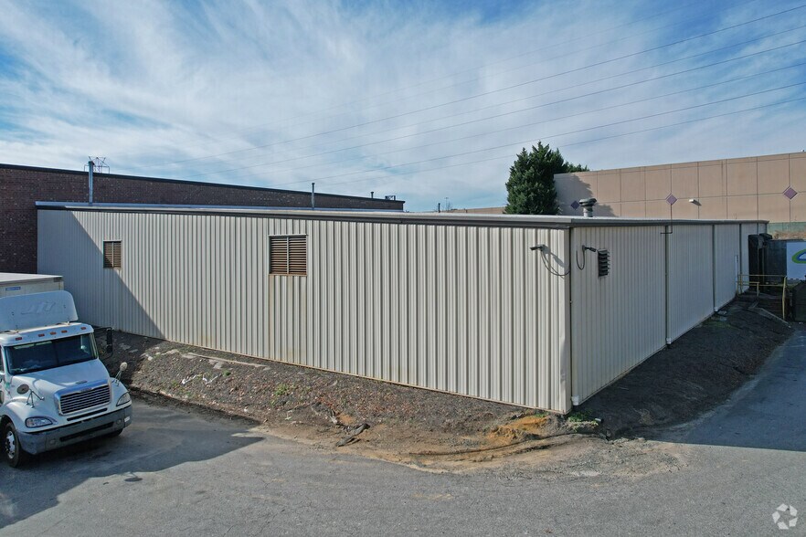 More Photos Of 200 E Meadowview Rd, Greensboro Manufacturing For Lease