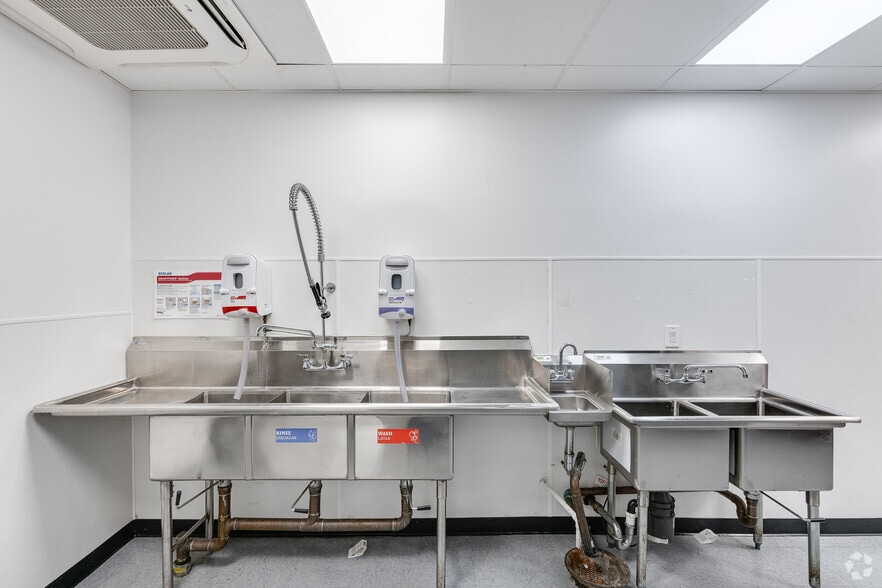 More Photos Of 1308-1312 Girard Ave, Philadelphia Warehouse For Lease