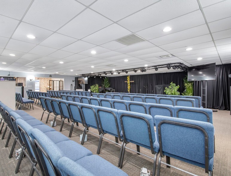 More Photos Of 2020 Anders Ln, Kemah Flex For Lease