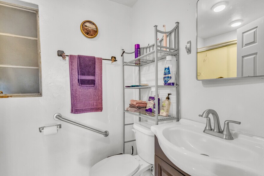 More Photos Of 2901 N Alvernon Way, Tucson Office For Sale