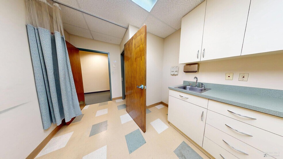 More Photos Of 1725 E 12th St, Brooklyn Medical For Lease