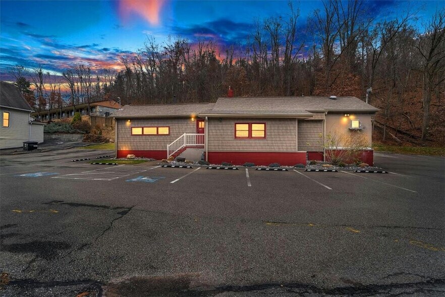 Primary Photo Of 3006 Lewis Run Rd, Clairton Restaurant For Sale