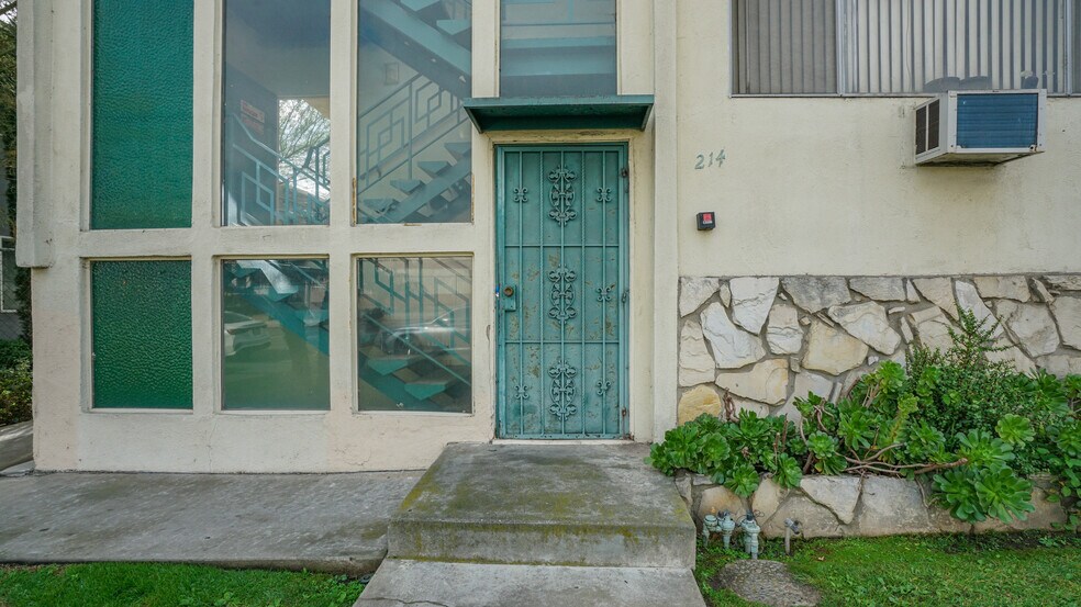 More Photos Of 214 E Chevy Chase Dr, Glendale Apartments For Sale