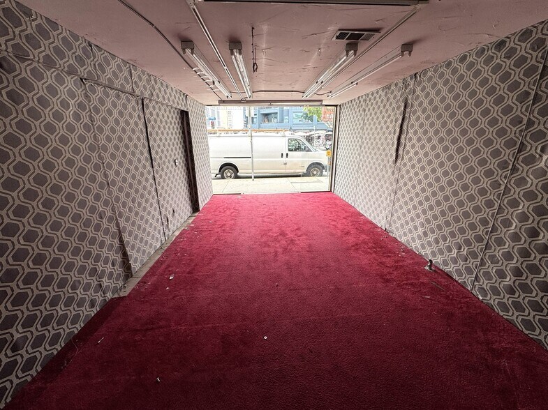 More Photos Of 261-275 E Olympic Blvd, Los Angeles Storefront For Lease