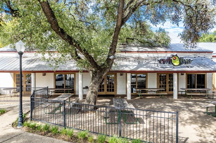 More Photos Of 2950 Thousand Oaks Dr, San Antonio Unknown For Lease