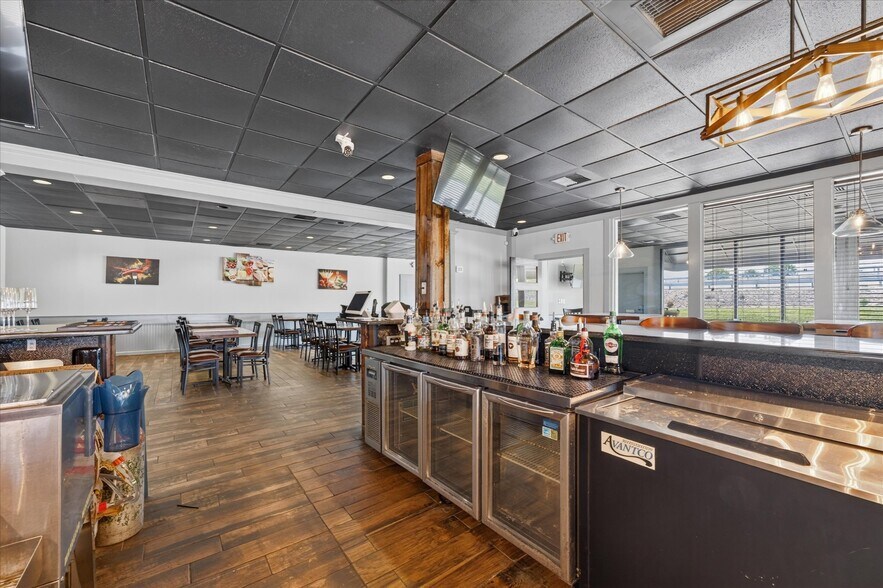 More Photos Of 4000 Fort Campbell Blvd, Hopkinsville Restaurant For Sale