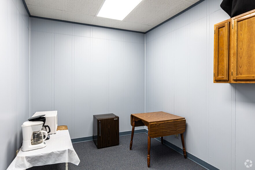 More Photos Of 816-818 NW Park Ln, Lee's Summit Office For Lease