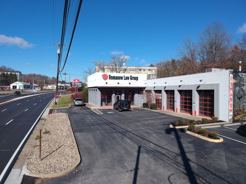 Primary Photo Of 4930 Mcknight Rd, Pittsburgh Freestanding For Sale