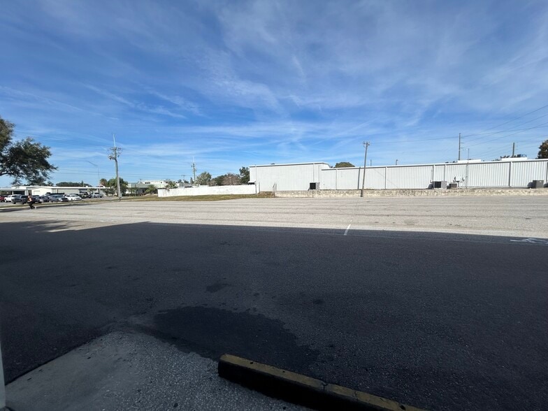 More Photos Of 650 6th St SW, Winter Haven Manufacturing For Lease