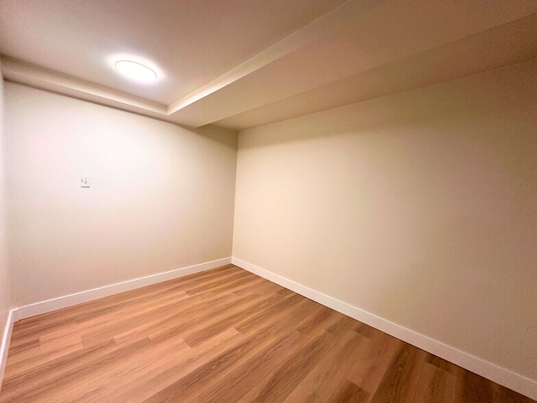 More Photos Of 4613 Kingsway, Burnaby Storefront For Lease