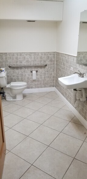 More Photos Of 3021-3027 Manatee Ave W, Bradenton Unknown For Lease