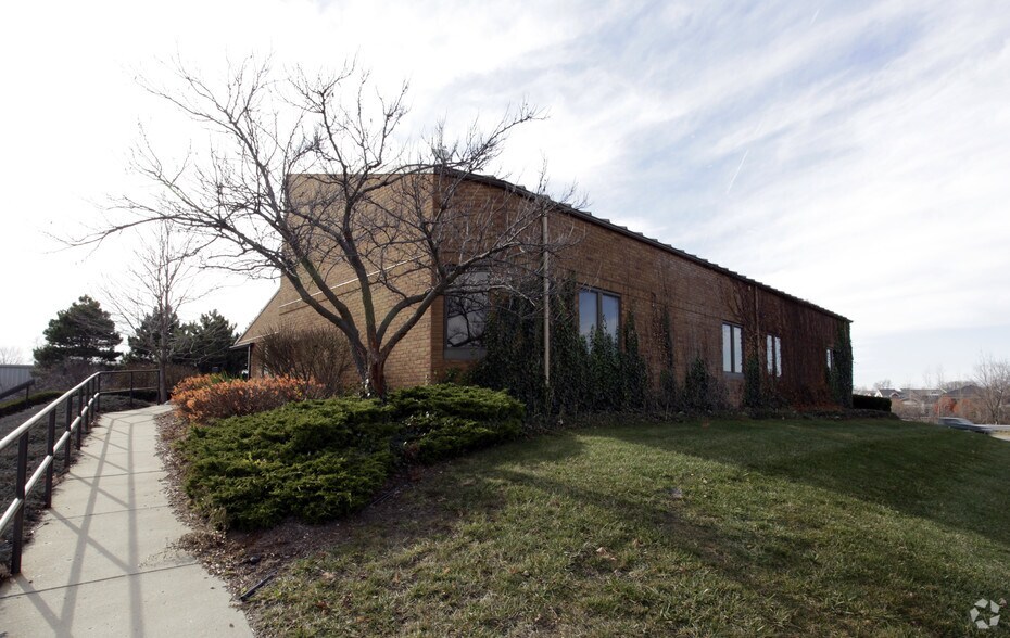 265 N Alloy Dr, Fenton, MI 48430 Office For Lease