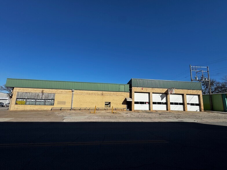 More Photos Of 401 E Main St, Shawnee Flex For Sale