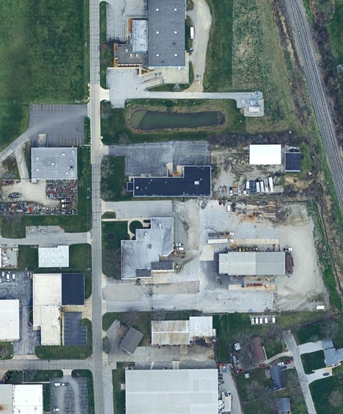 More Photos Of 2010 Lakeview Dr, Fort Wayne Warehouse For Lease