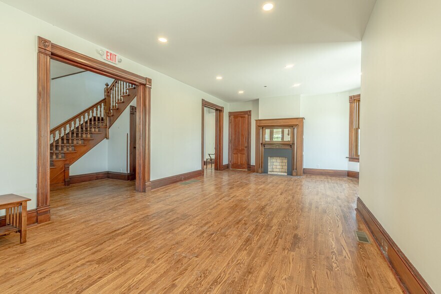 More Photos Of 1303 11th St, Monroe Storefront Retail Office For Lease