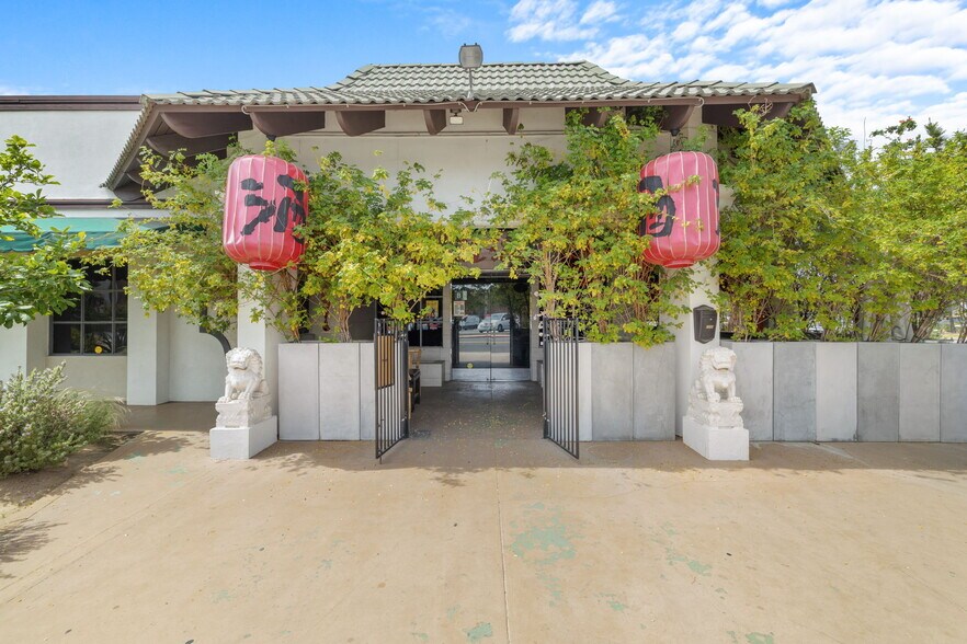 More Photos Of 2000 W Main St, Alhambra Restaurant For Lease