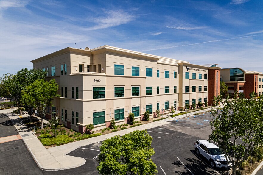 More Photos Of 9600 Ming Ave, Bakersfield Office For Lease