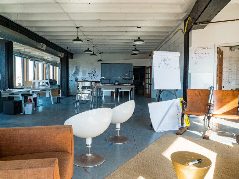 More Photos Of 1400-1404 Gratiot Ave, Detroit Office For Sale