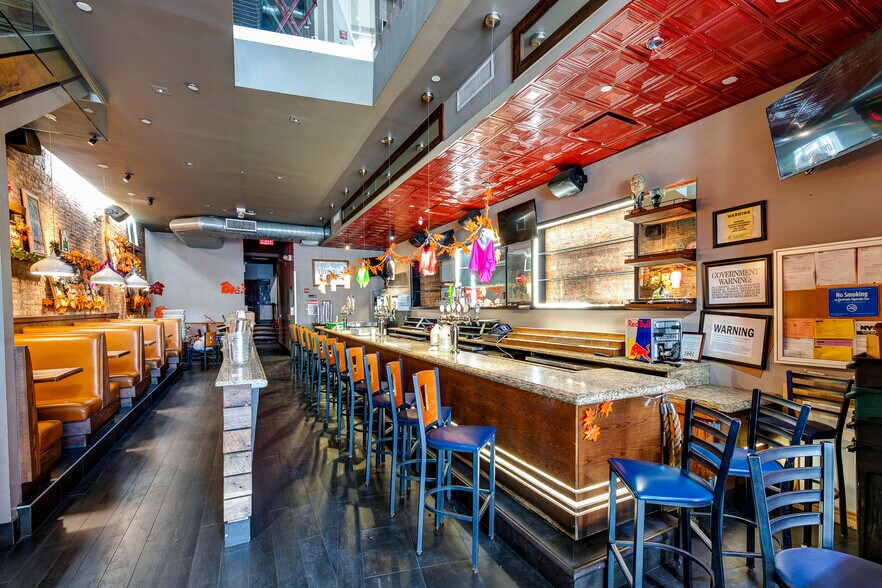 More Photos Of 211 W 34th St, New York Storefront For Sale